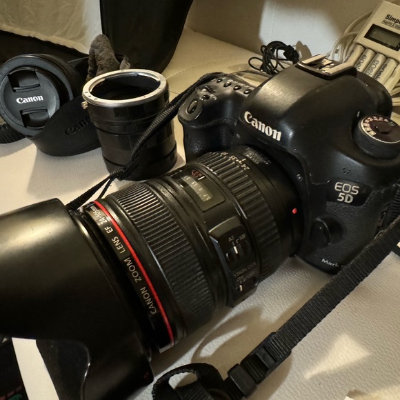 Canon 5D Mark III DSLR Camera: Professional Photography Bundle w/ Lenses & more - Picture 7 of 7